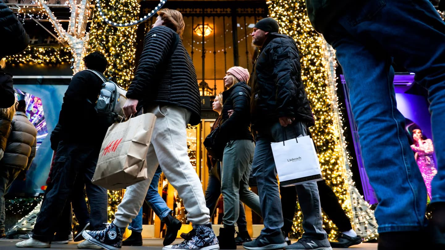 Discount Shopping, Dining, and Grocery Sales Propel Retail Sector to All-Time Highs
